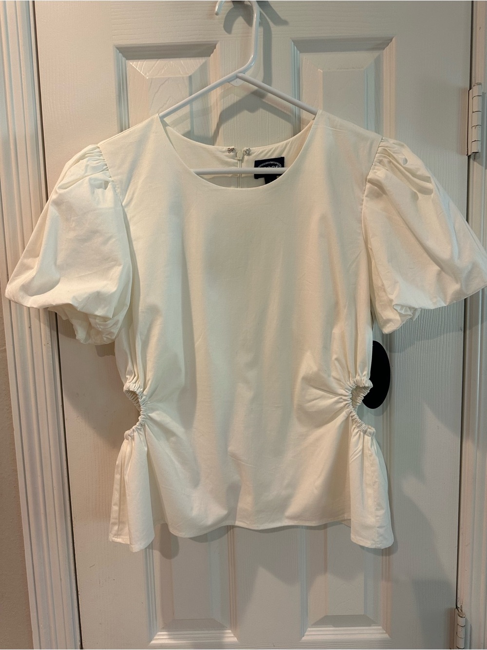 NWT! SCOOP White Puff Sleeve Cutout Blouse- Size Large